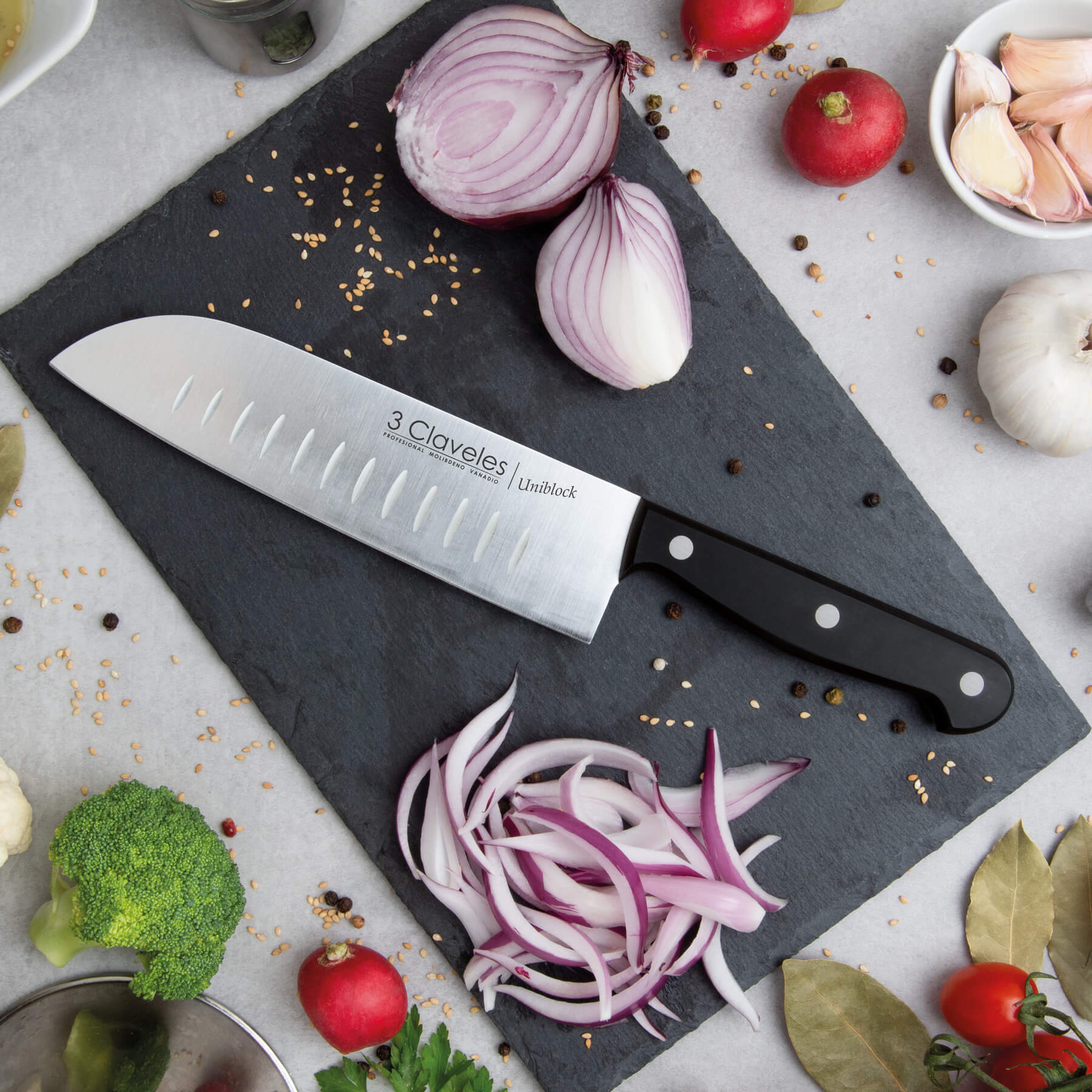 Cuchillo Santoku alveolado Uniblock 3 Claveles